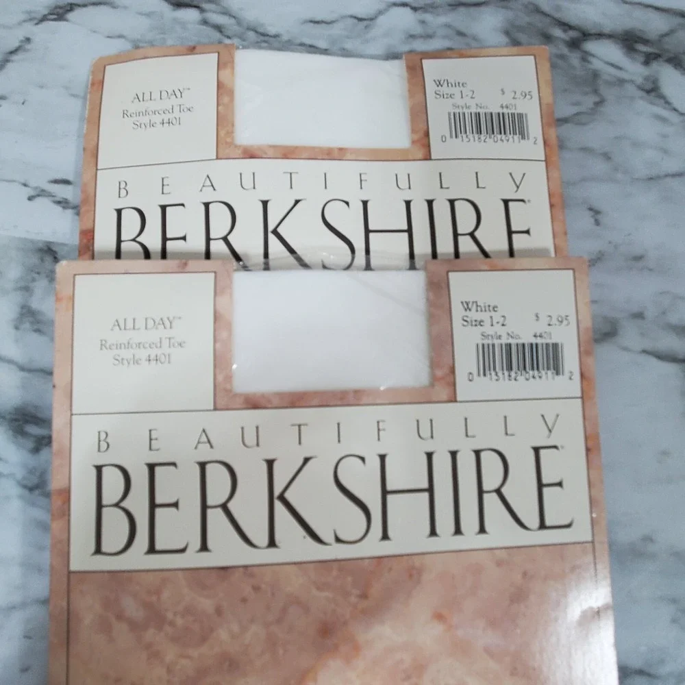 Vintage Lot of 2 Berkshire Pantyhose Women's 1/2 White‎ All Day Reinforced Toe